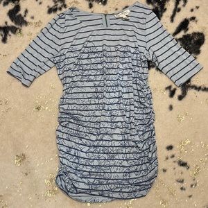 Jessica Simpson maternity shirt